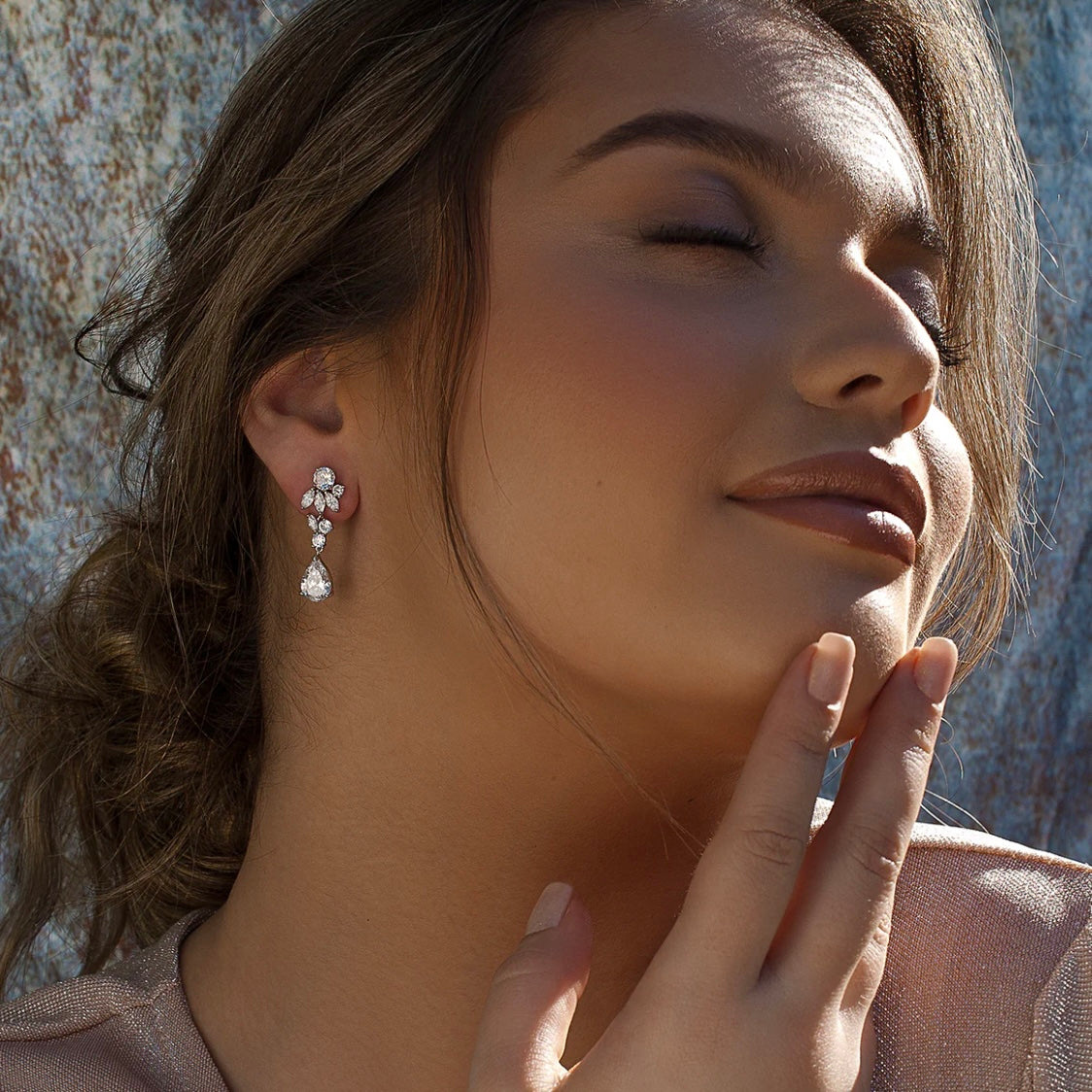 Lineargent orecchini pendenti design floreale con zirconit