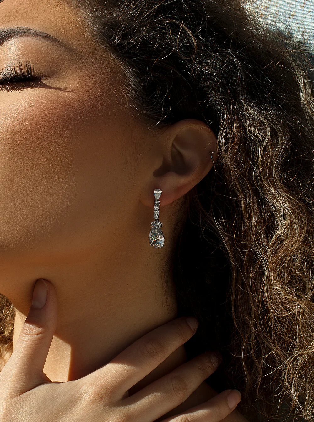 Lineargent Orecchini in argento con design a foglie e goccia in zirconi