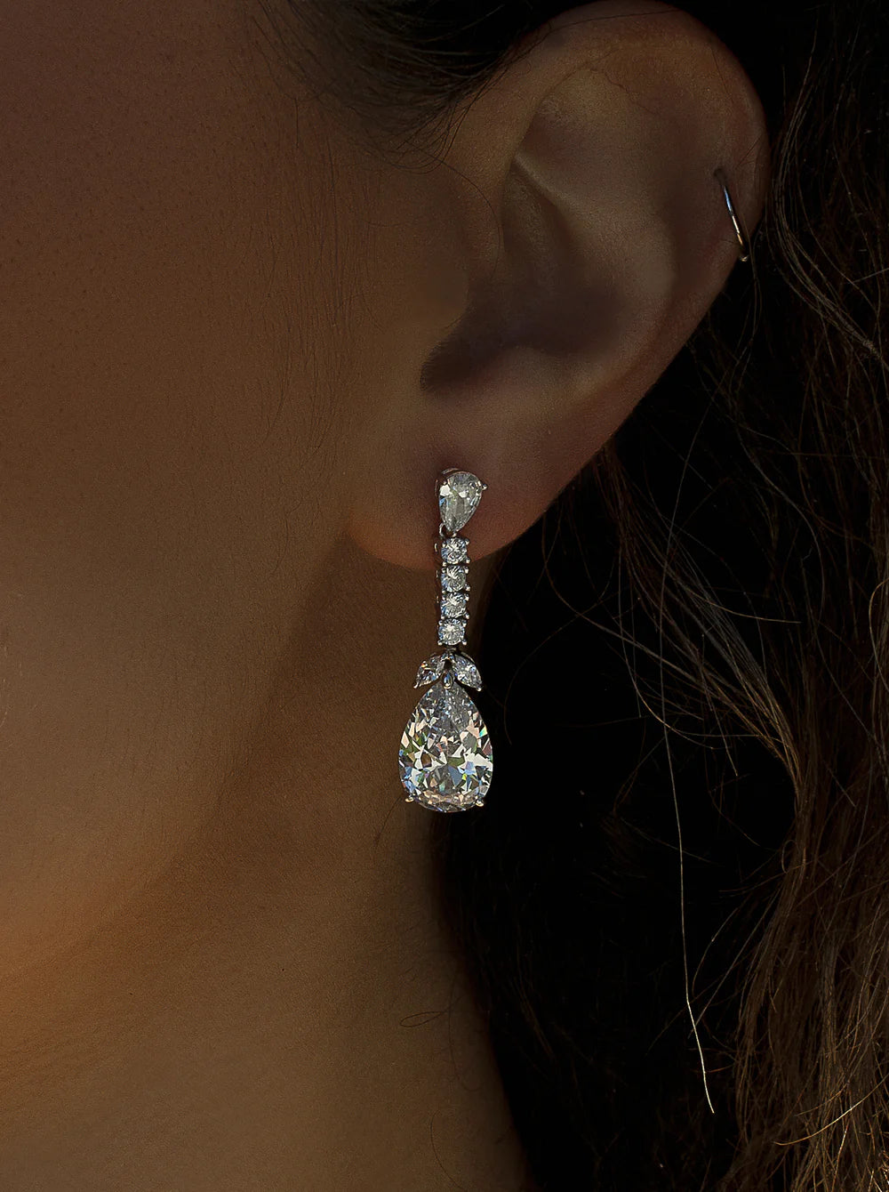 Lineargent Orecchini in argento con design a foglie e goccia in zirconi