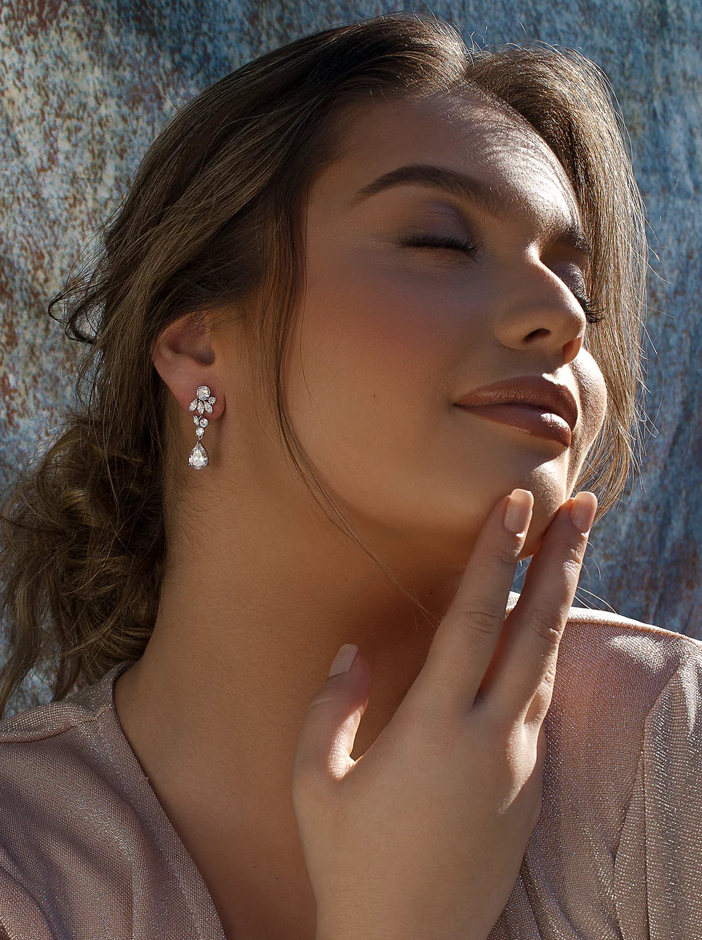 Lineargent Orecchini piccoli in argento con design floreale e zirconi