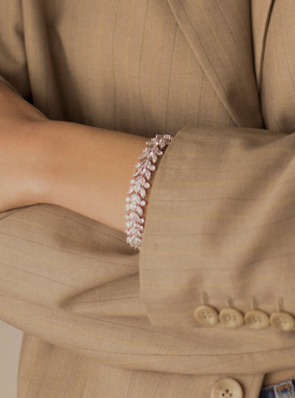 Lineargent Braccialetti in argento lucido con design naturale e zirconi.