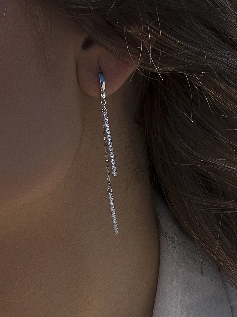 Lineargent Orecchini lunghi in argento con cerchio con dettagli rigidi in zirconi