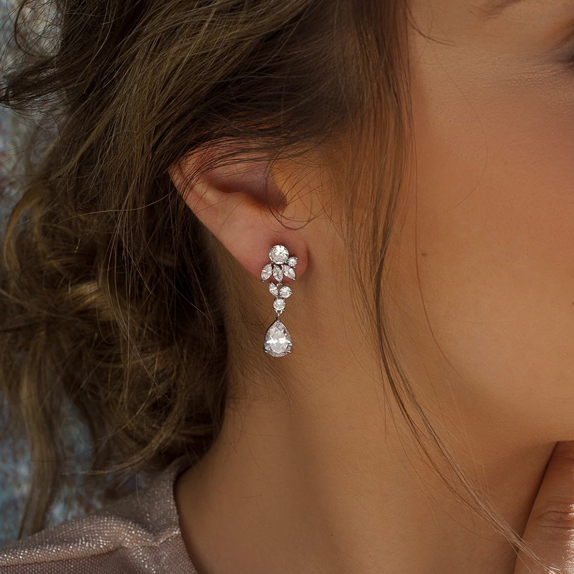 Lineargent orecchini pendenti design floreale con zirconit