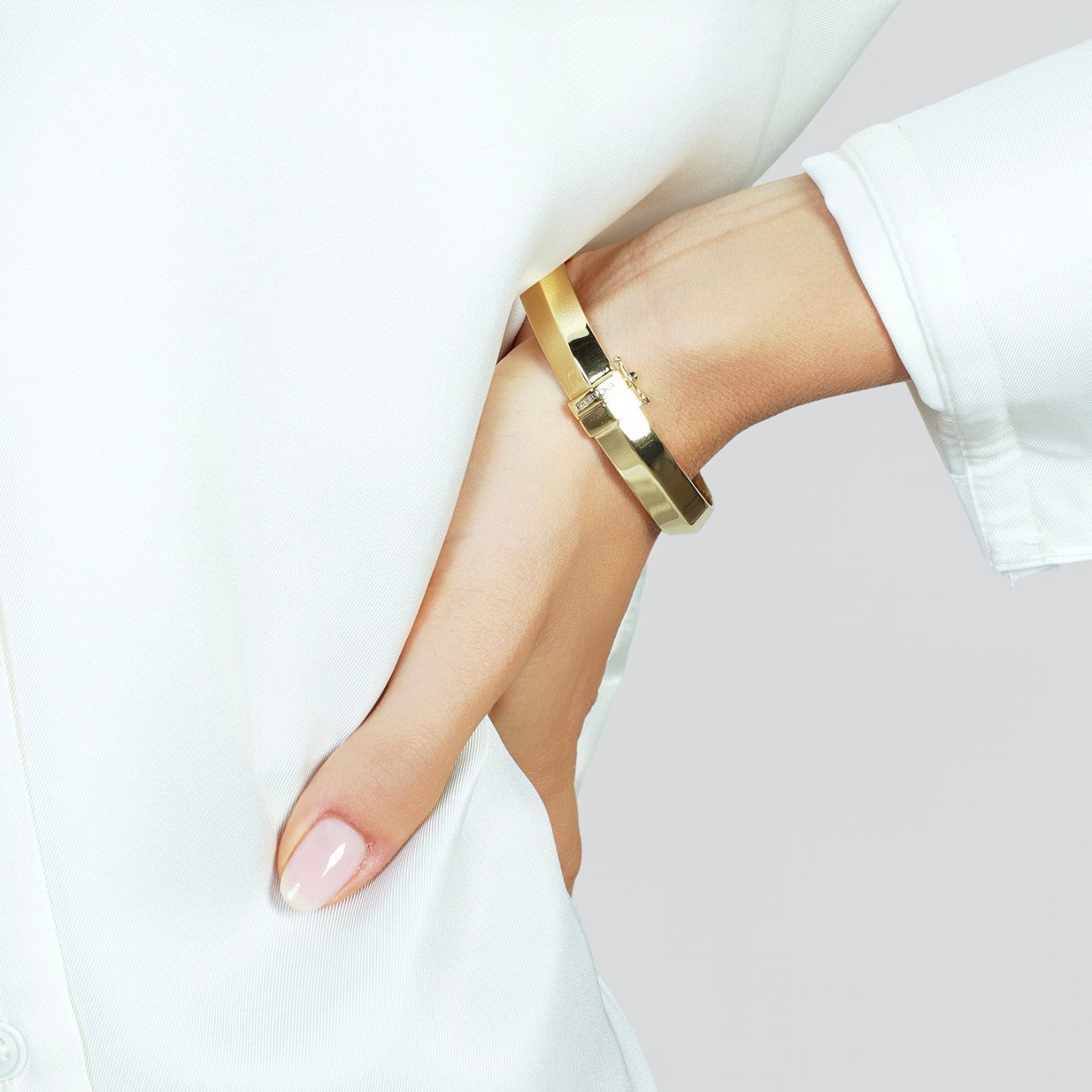 Unoaerre bracciale rigido dorato