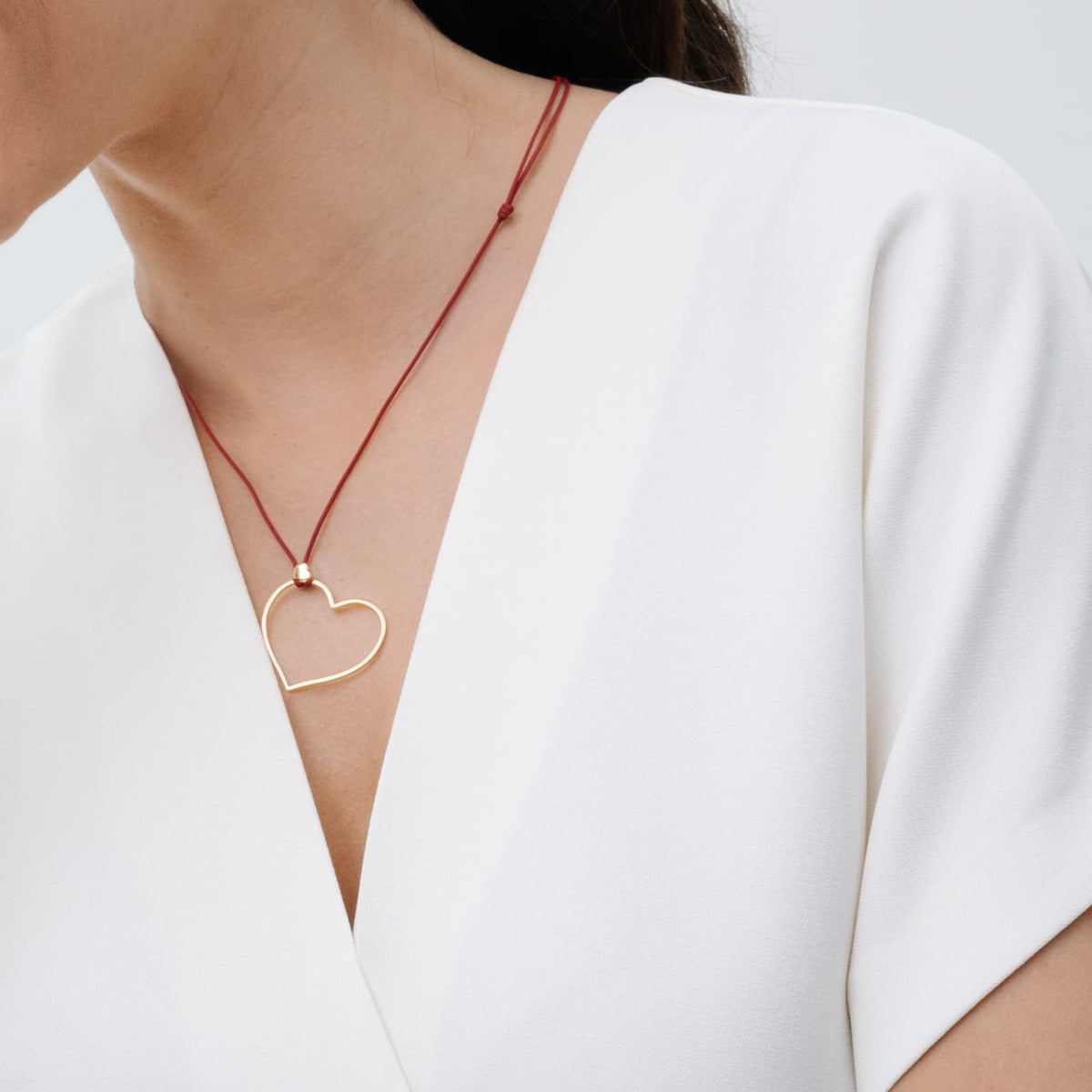 Collana con pendente cuore in oro e cordino rosso