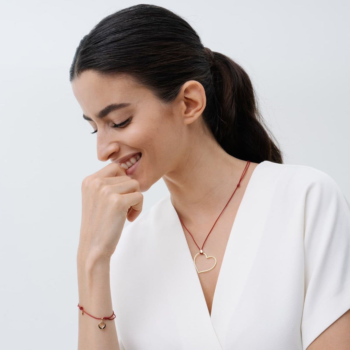 Collana con pendente cuore in oro e cordino rosso