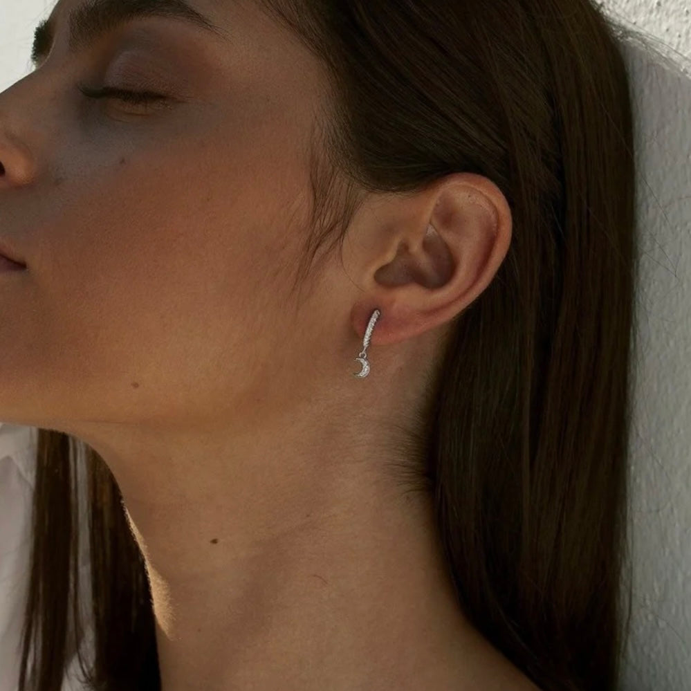 Lineargent orecchini a cerchio con ciondoli design luna con zirconi