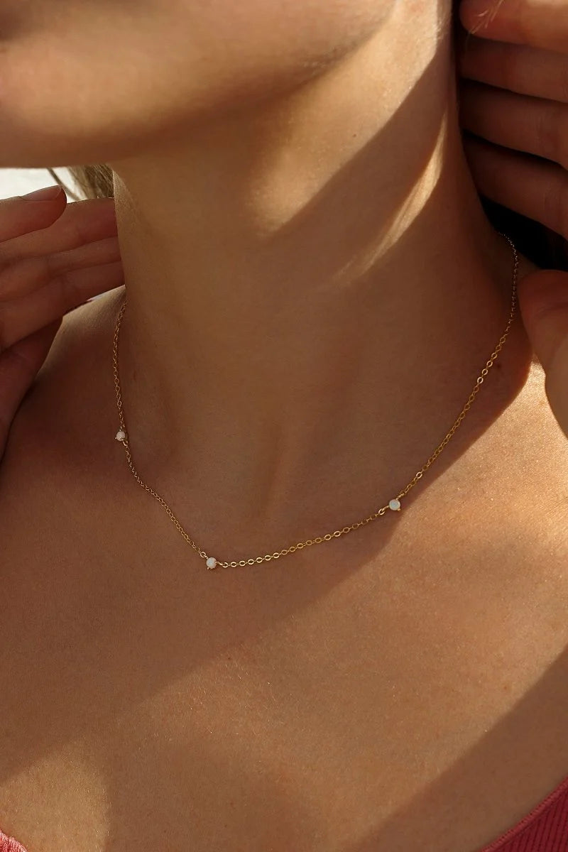 Lineargent Collana corta in argento con design a tre pietre placcate in oro