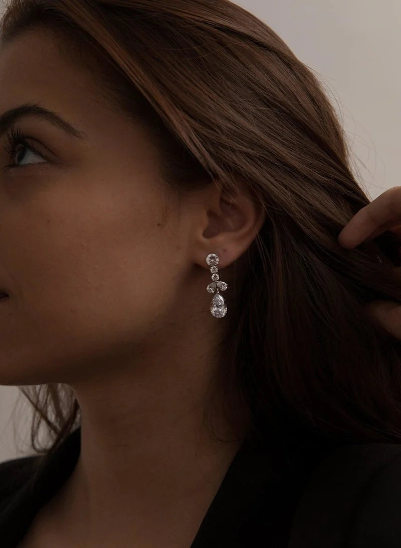 Lineargent Piccoli orecchini in argento classici con goccia in zirconi