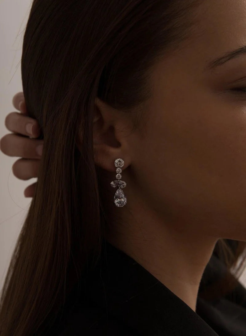 Lineargent Piccoli orecchini in argento classici con goccia in zirconi