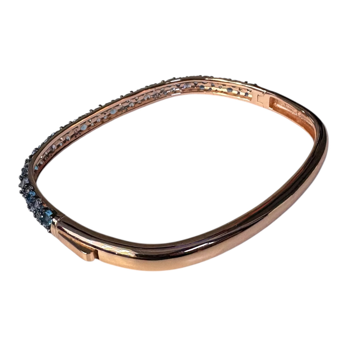 Idandi bracciale rigido in argento rosato con zirconi celesti
