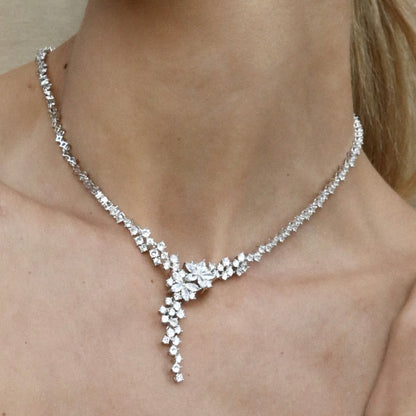 Lineargent collana da festa in argento rigido con disegno lineare e floreale