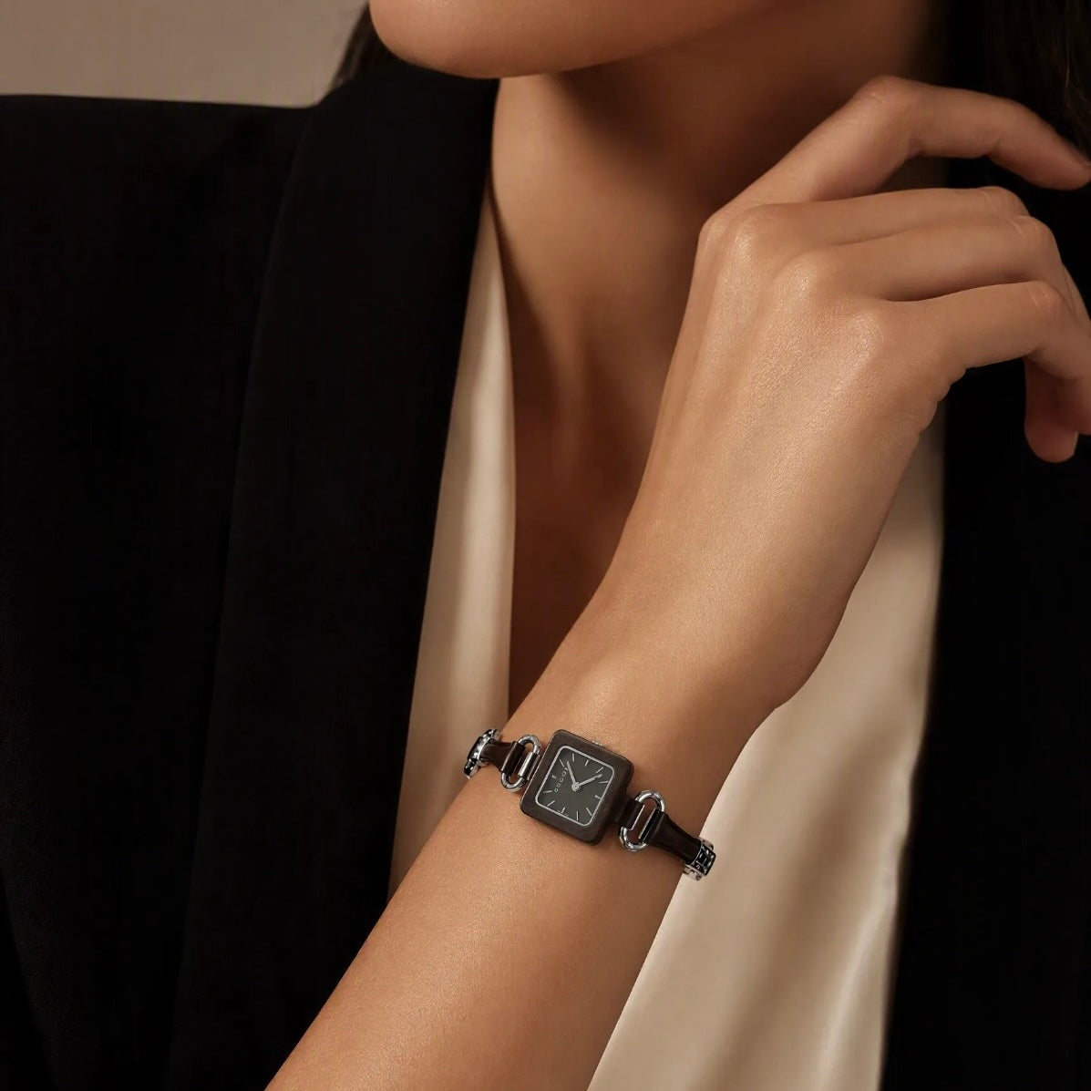 Gucci orologio donna YA130403