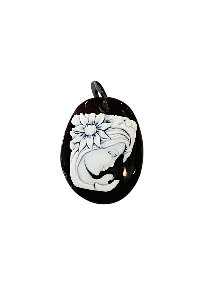 Cameo in Conchiglia Sardonica 45 mm  sfioccato con base di Pinna Oceanica mm 60