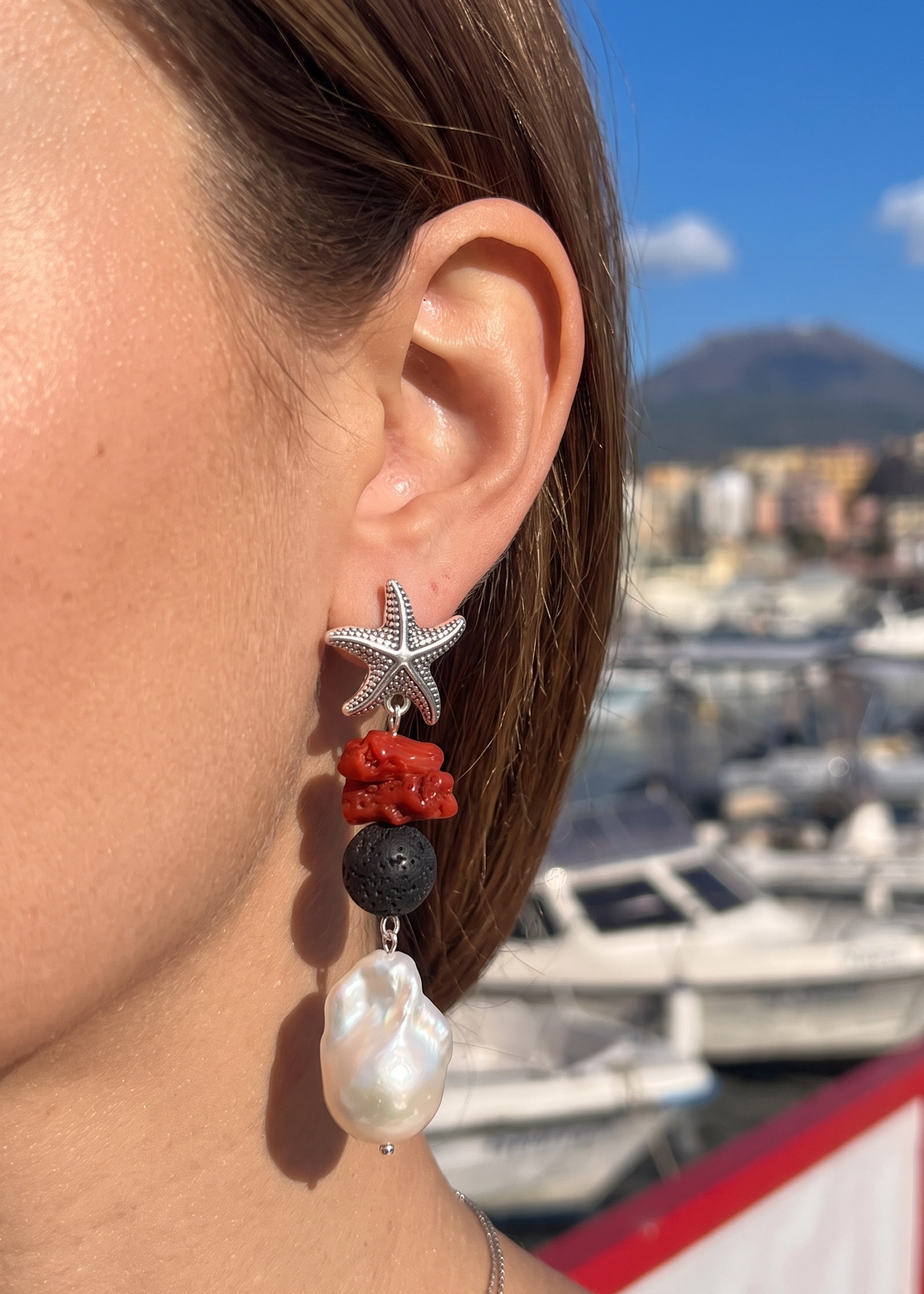 Orecchino in Corallo Mediterraneo Spezzato, Argento 925 ,Perle Barocche e pietra lavica