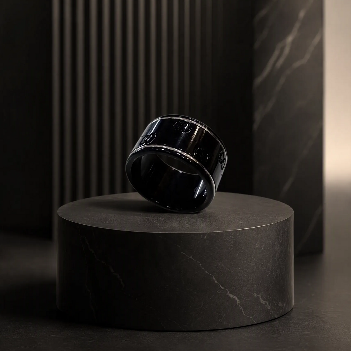 Anello Gucci Icon in oro 18k e ceramica nera