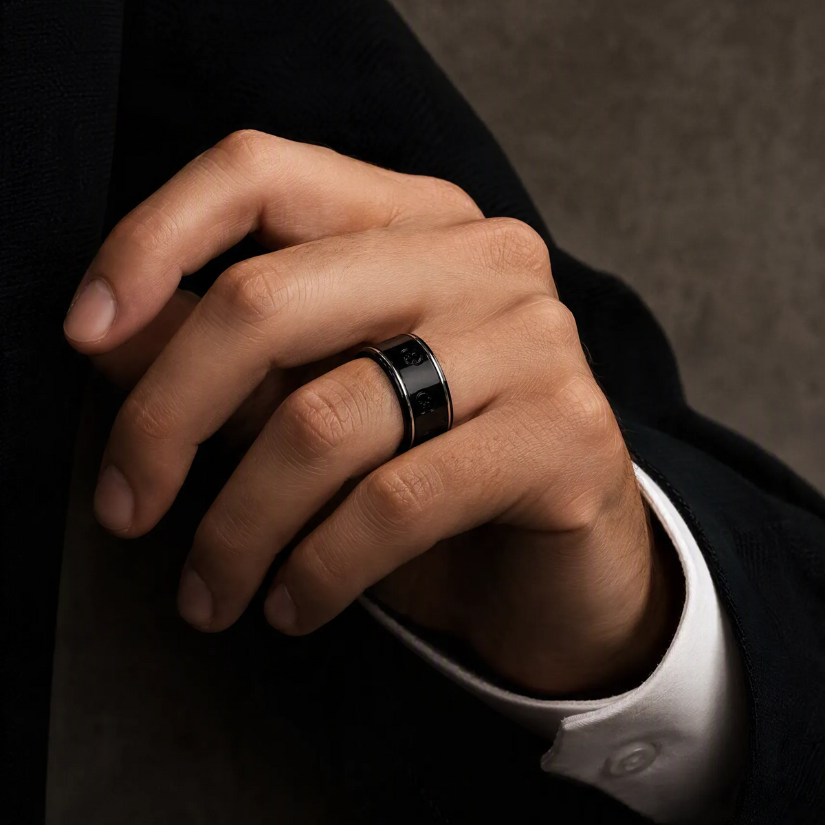 Anello Gucci Icon in oro 18k e ceramica nera