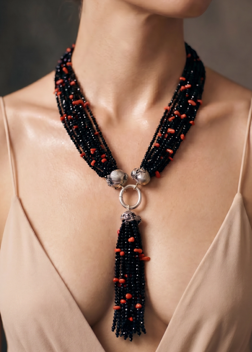 Collana Multifilo in Spinello Faccettato e Corallo Mediterraneo – Argento 925, Soggetti Marini