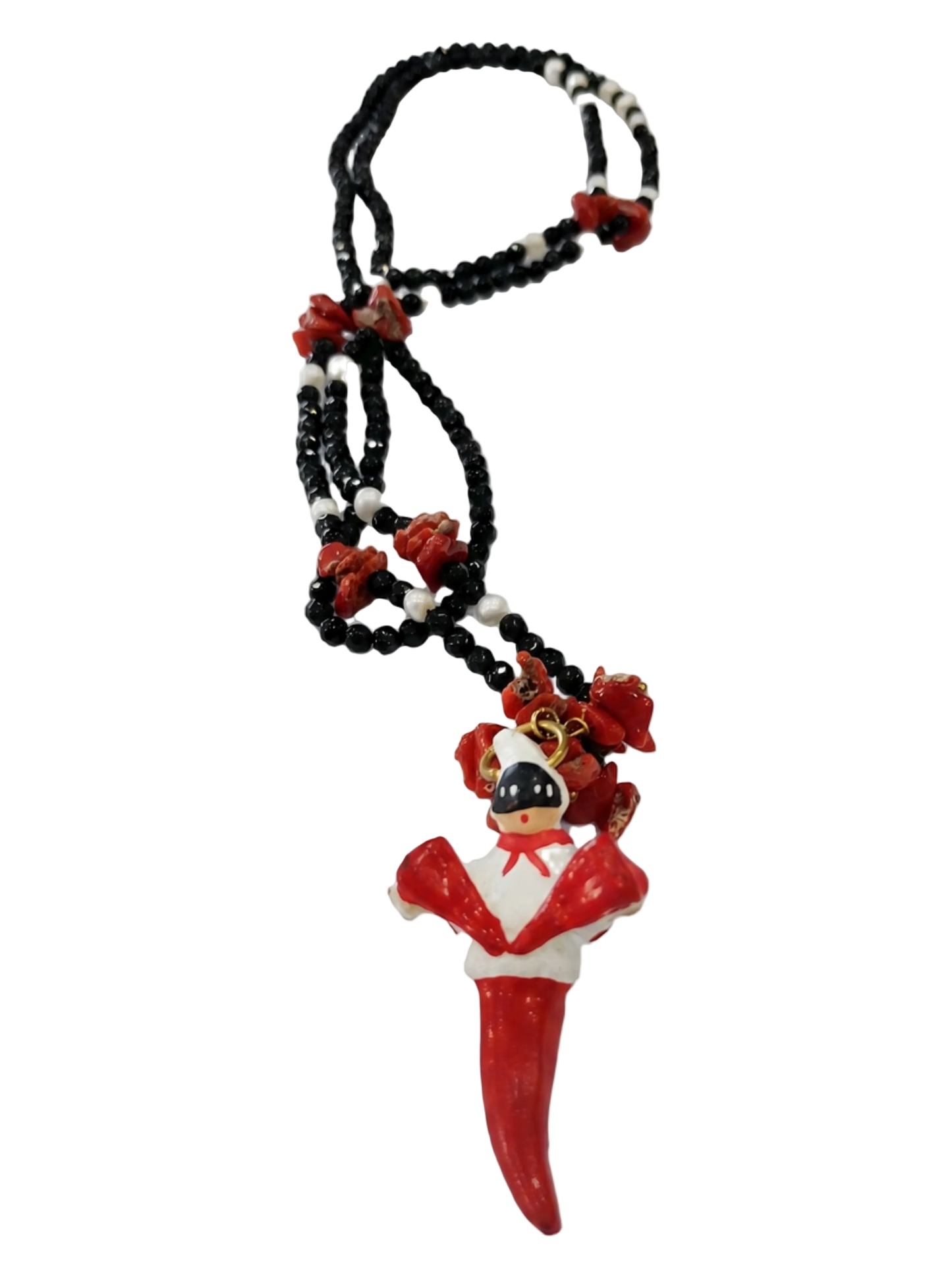 Collana Lucky Stone – Onice Nero e Spezzati di Corallo con Pulcinella in Resina – 60 cm