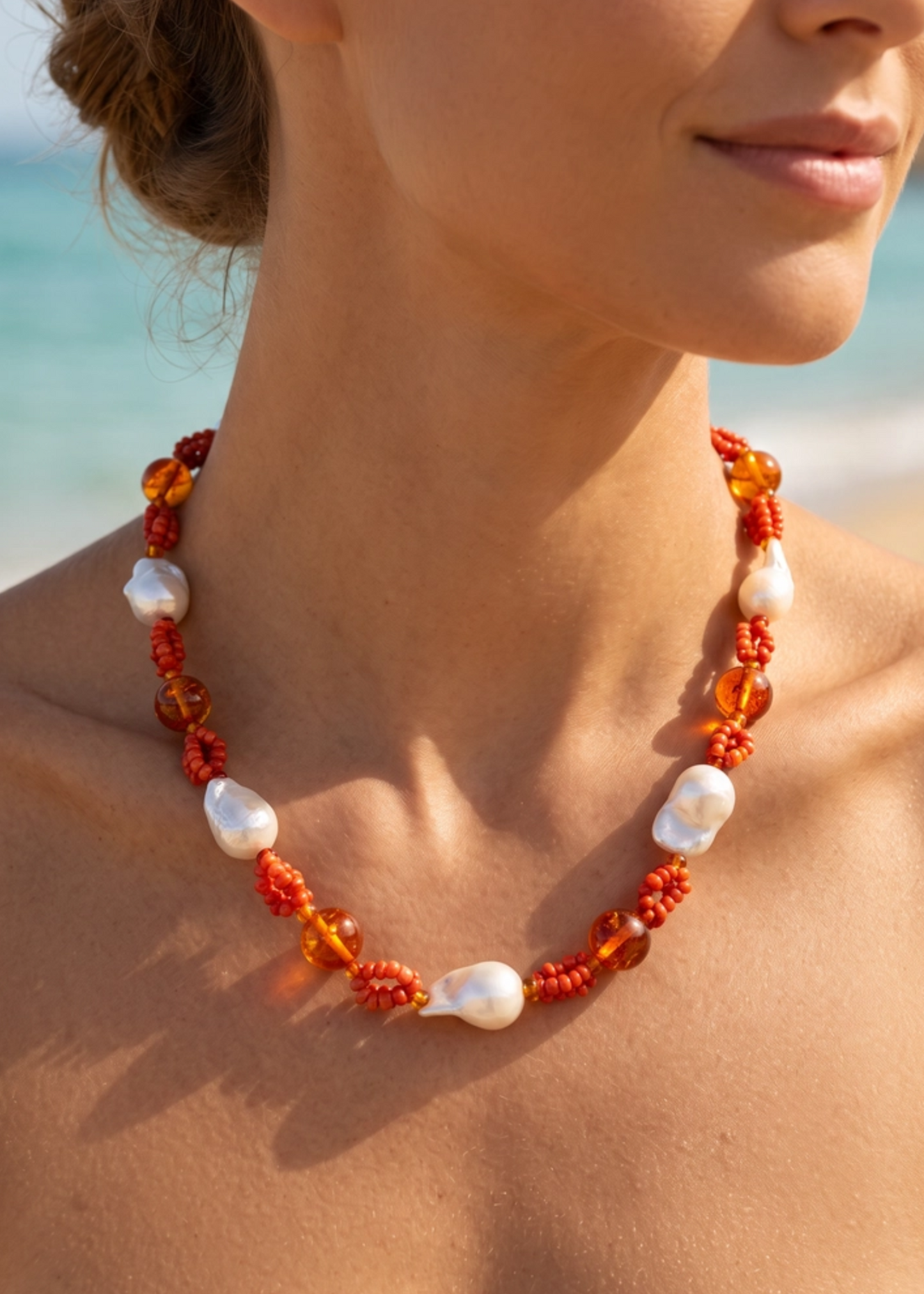 Collana in Ambra del Baltico, Perle Barocche e Corallo Mediterraneo – 55 cm