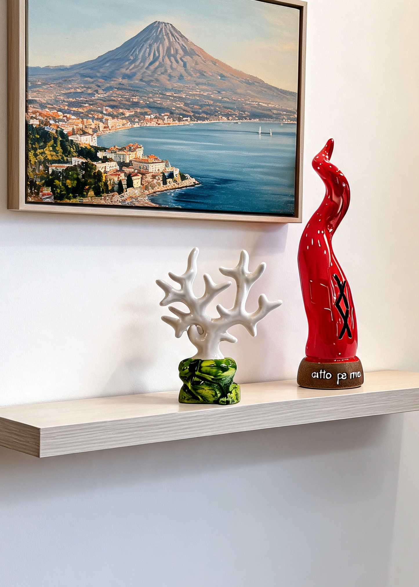 Ramo di Corallo in Ceramica Bianca con Base Verde – H 25 cm