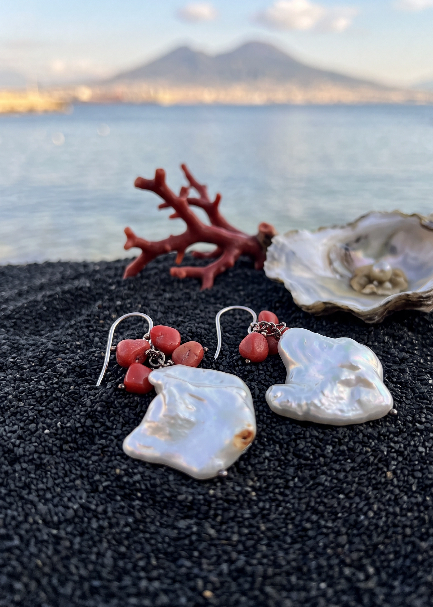 Orecchino in Corallo Mediterraneo Sassi, Perle Barocche e Argento 925 Monachina