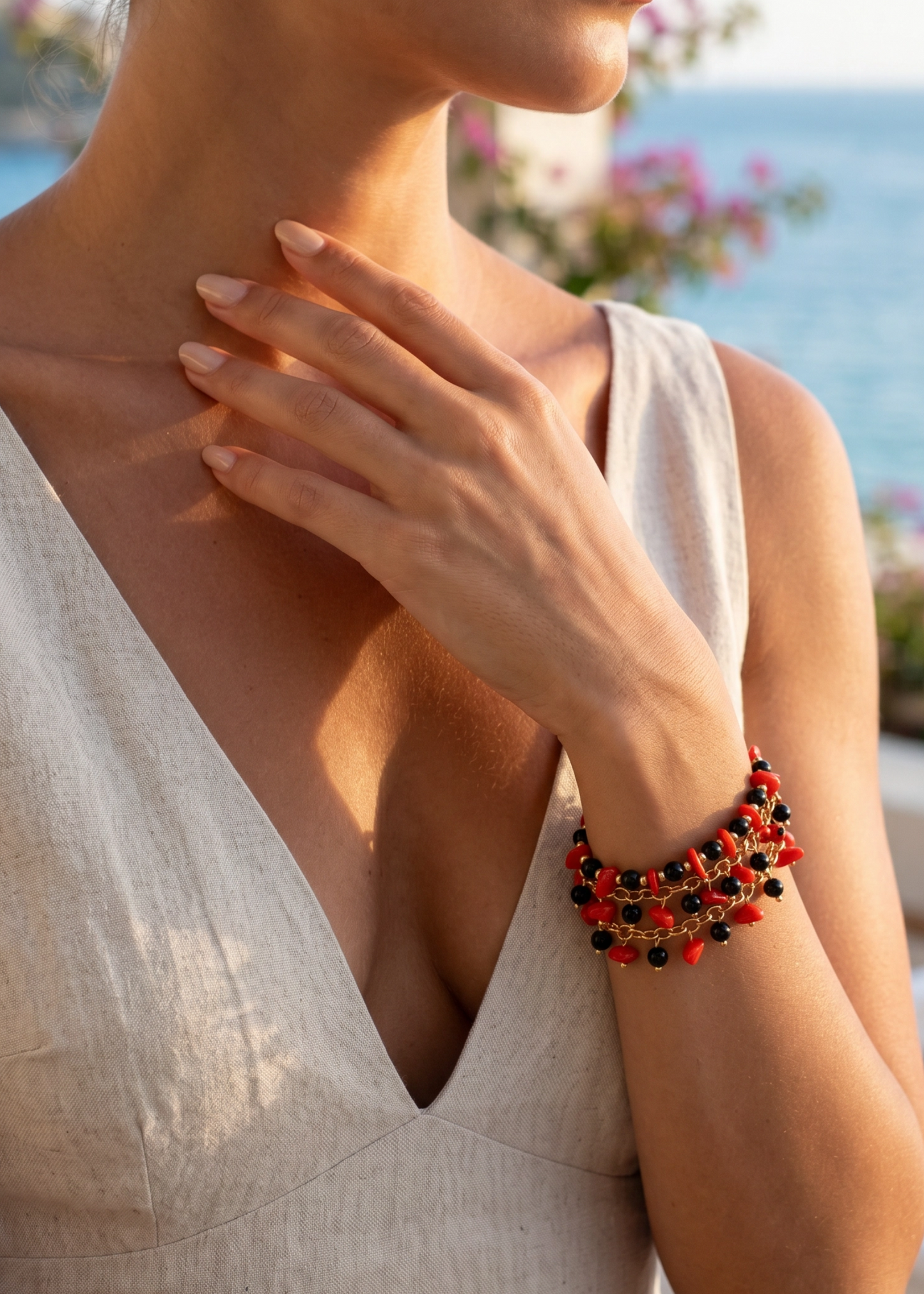 Bracciale a 4 Fili in Corallo Mediterraneo Spezzato e Onice – Argento 925 Dorato