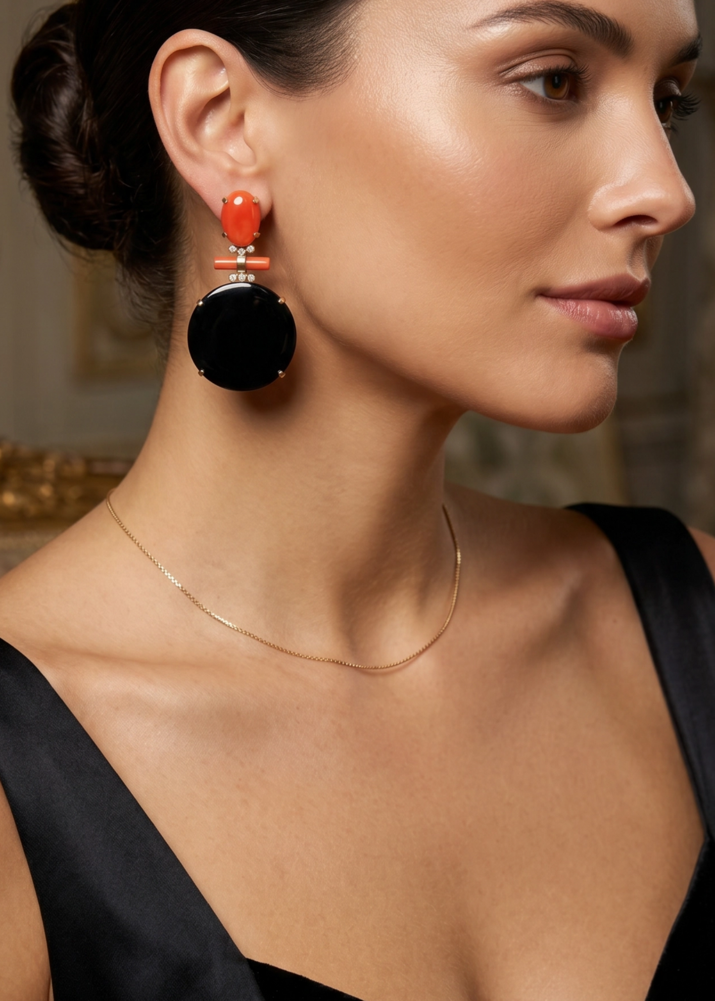 Orecchino in Corallo Mediterraneo, Disco in Onice e Zirconi – Argento 925 Dorato