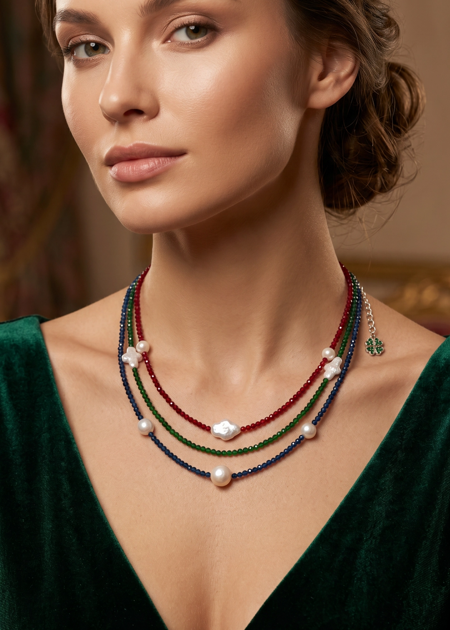 Collana Lucky Stone – Cristalli Smeraldo, Zaffiro e Rubino, Perle d’Acqua Dolce e Argento 925