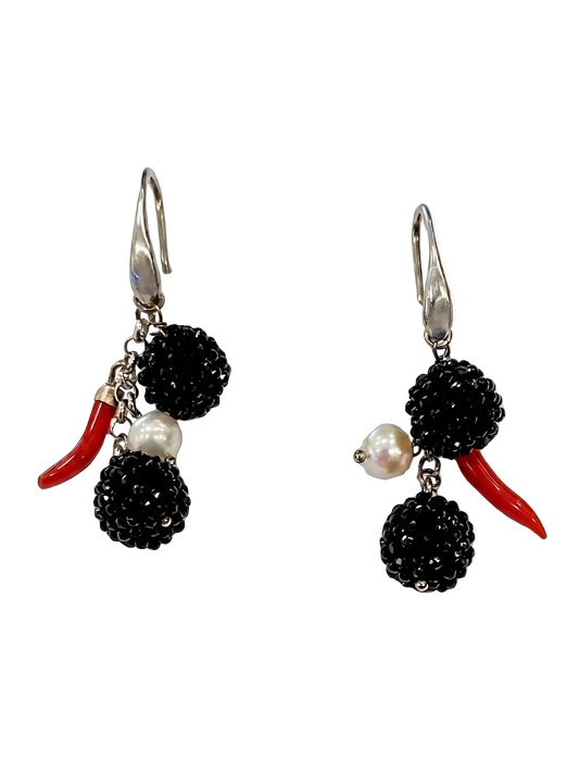 Orecchini Lucky Stone – Onice Tessito, Corallo Mediterraneo e Perla Coltivata – Argento 925