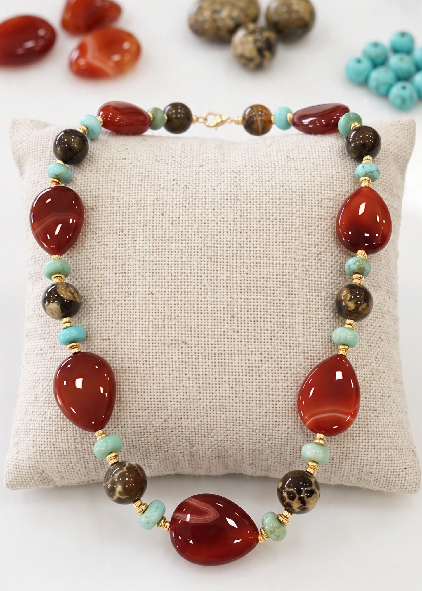 Collana in Pietre Dure di Forme Varie – Corneola, Diaspro e Magnesite – Argento 925 (50 cm)