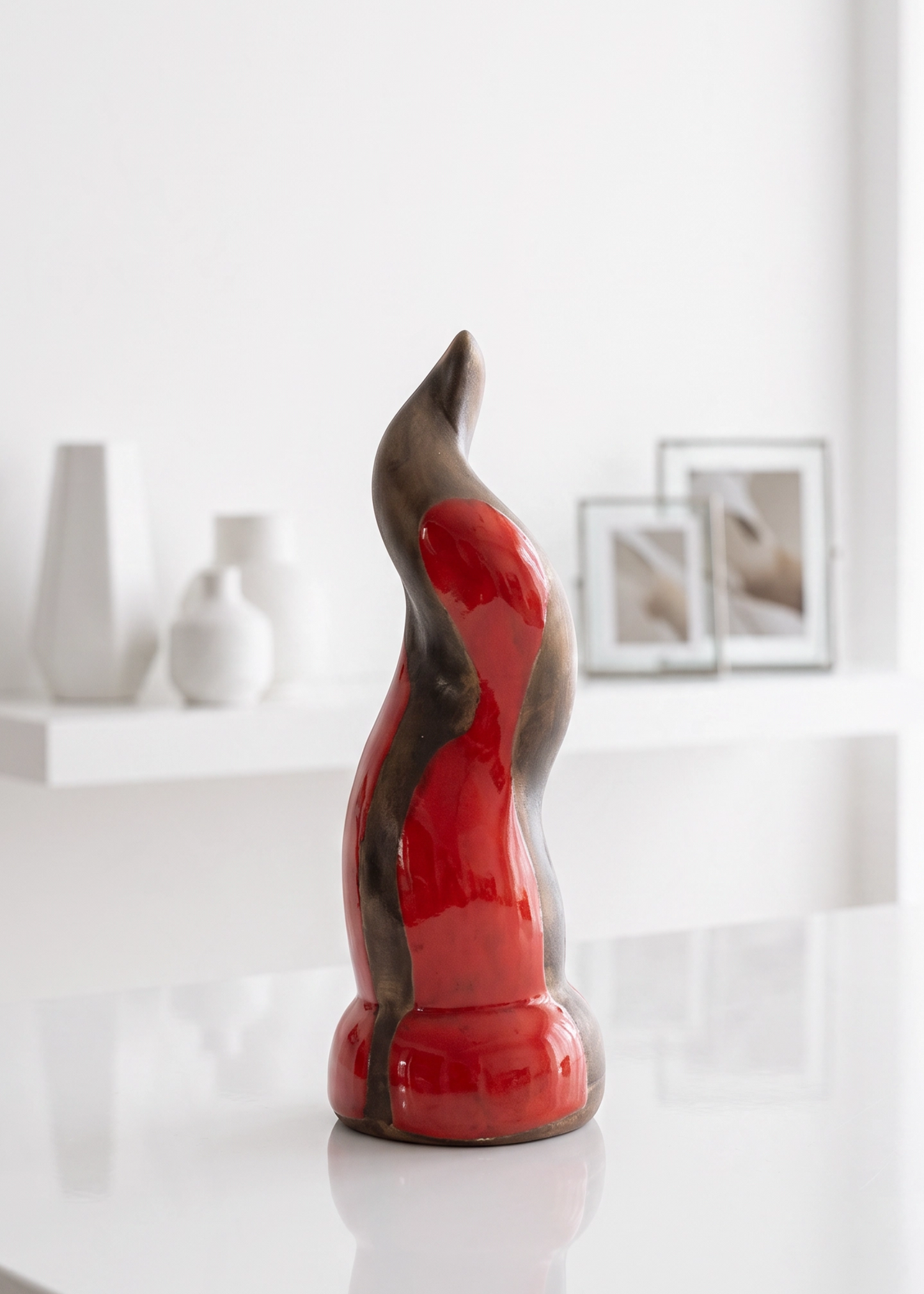 Corno Scaramantico in Ceramica Rossa – Strisce Marrone Satinato Lava | 20 cm
