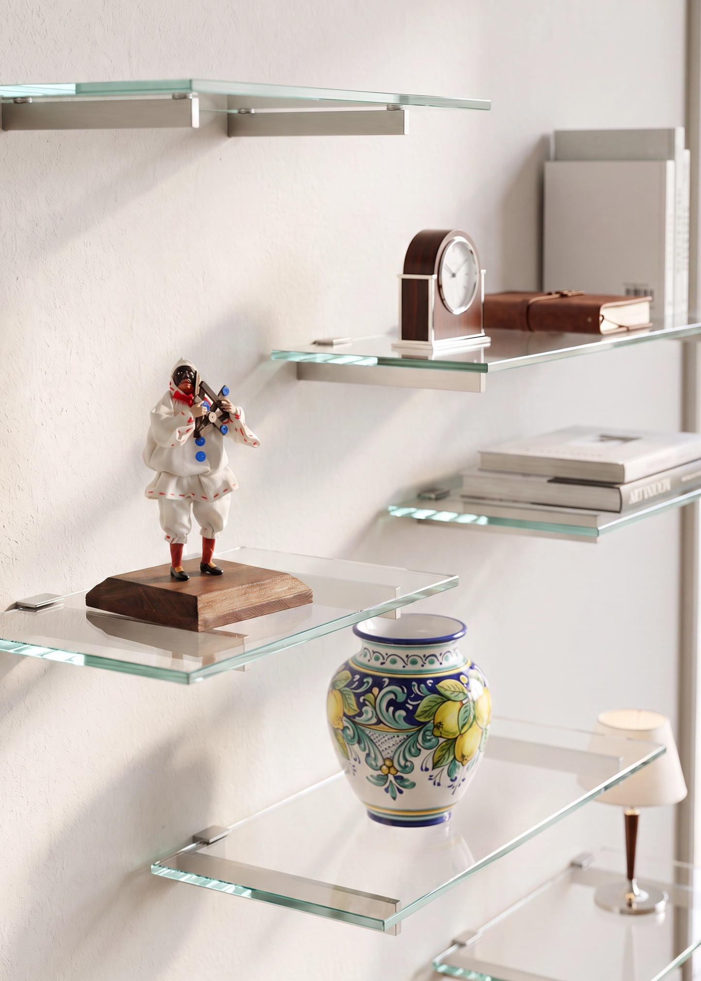Pulcinella Musicista in Ceramica – 18 cm | Triccheballacche