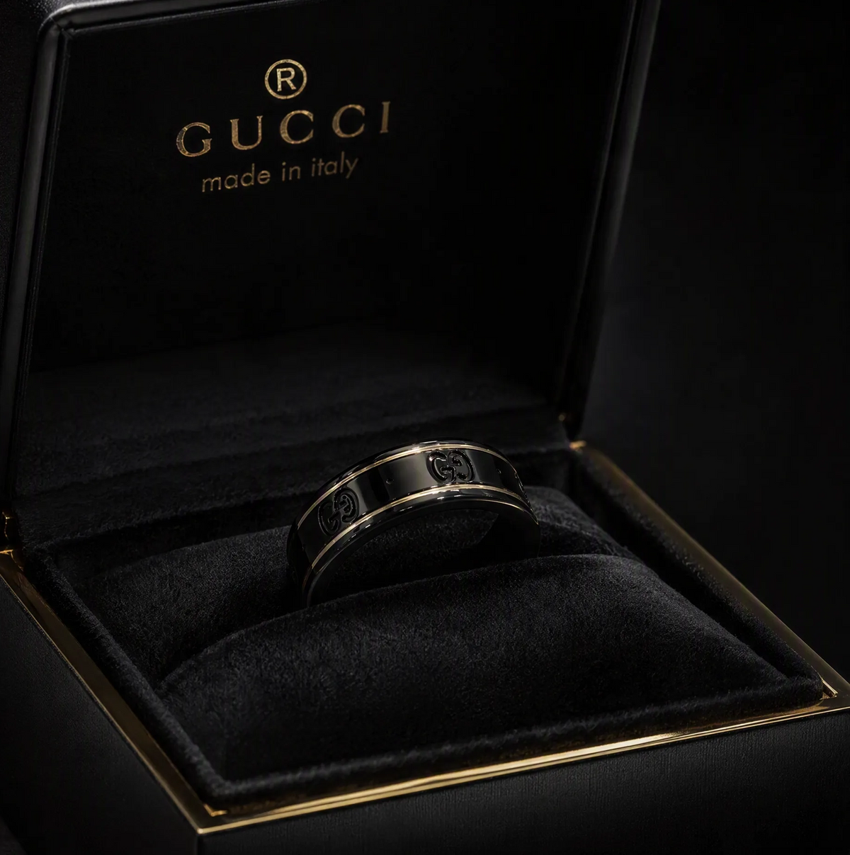 Anello Gucci Icon piccolo oro 18 kt e ceramica nera
